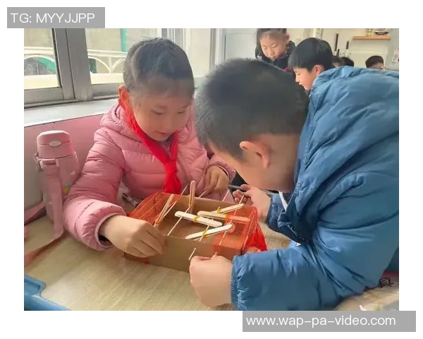 幼儿园桌上足球活动促进孩子们团队合作与运动能力的全面发展